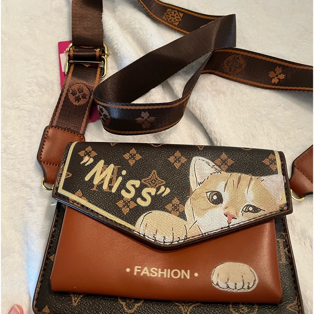 Fashion Crossbody with Kitty on Front